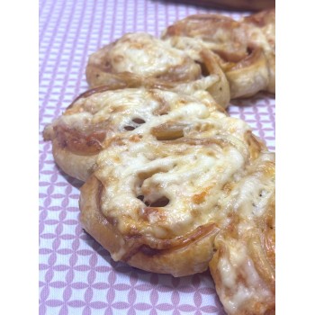 Flor de hojaldre de jamón york y queso