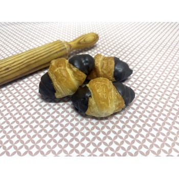 Compra minicroissants bañados en chocolate, rellenos de cacao o crema